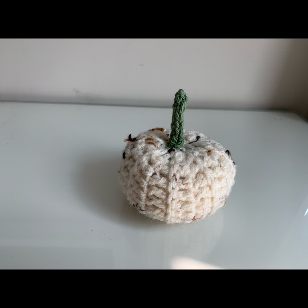 Beautiful mini pumpkin in crochet - Picture 4 of 4